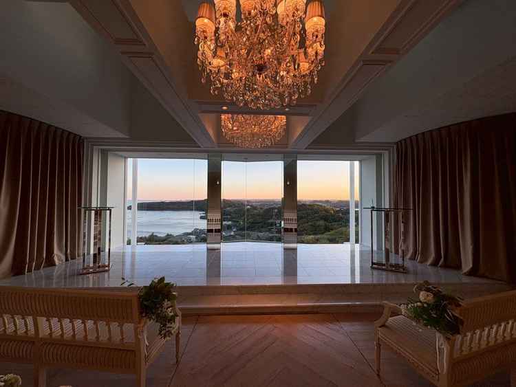 挙式会場の写真。浜名湖が綺麗に見えてすごく素敵でした。