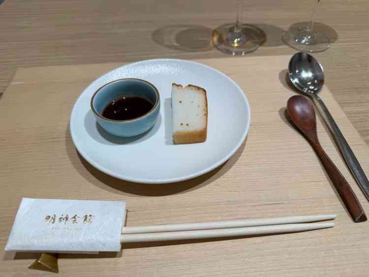 試食の写真です。米粉を使用したパンでした。