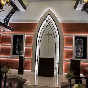 チャペルの写真。建物内の他の部屋と異なり床に白のタイルを使用しているのが神聖な雰囲気でした。