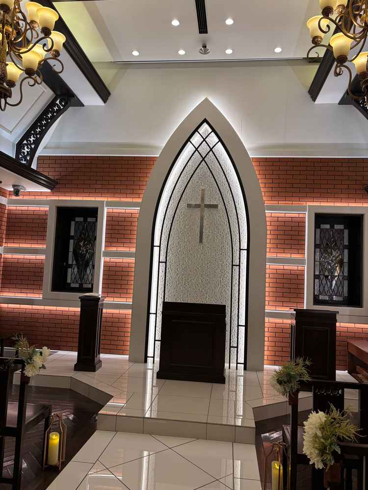 チャペルの写真。建物内の他の部屋と異なり床に白のタイルを使用しているのが神聖な雰囲気でした。