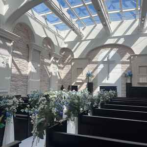 天窓から光が入るチャペルがとても素敵でした。