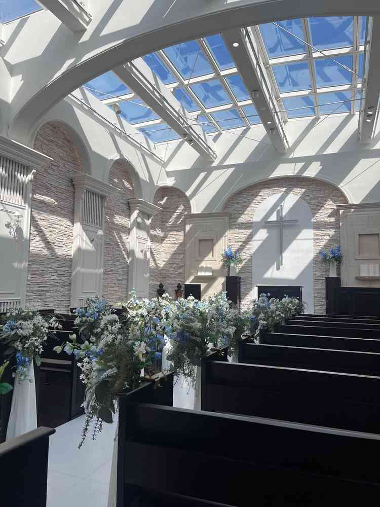 天窓から光が入るチャペルがとても素敵でした。