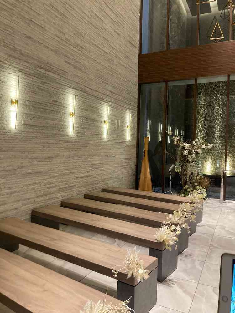 チャペルは天井が高く、開放感あふれる空間で厳かな雰囲気を感じられた。