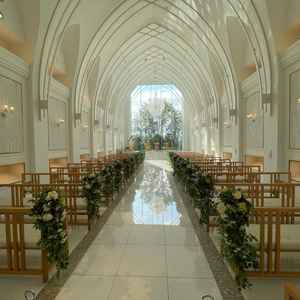 写真で見た以上に白く明るく素敵でした。王道の良さを実感したチャペルでした。