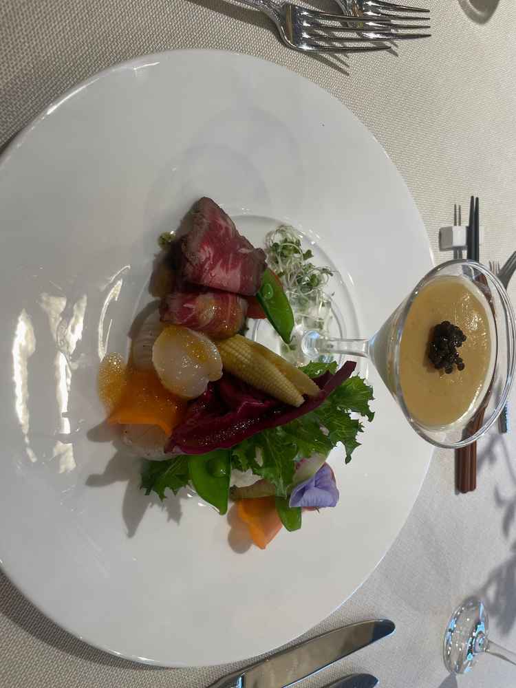 メインのお肉料理、柔らかくて美味しかった