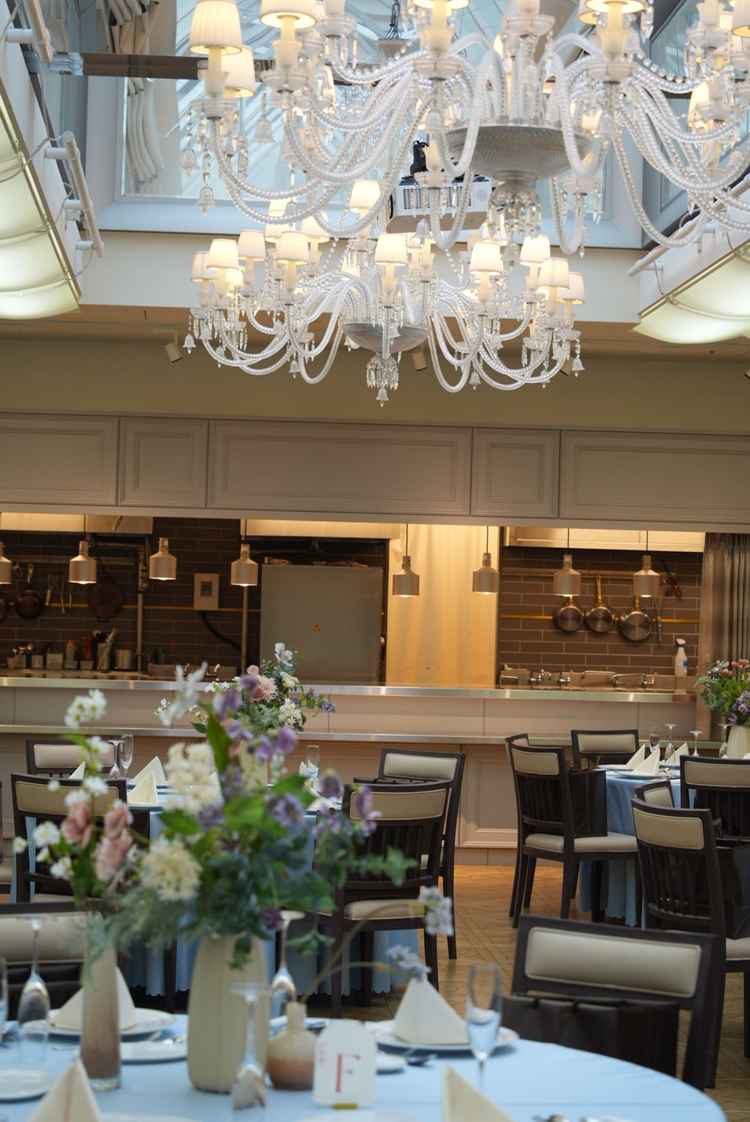 披露宴会場に厨房が付いており、出来立ての料理を楽しめるのが魅力的でした。