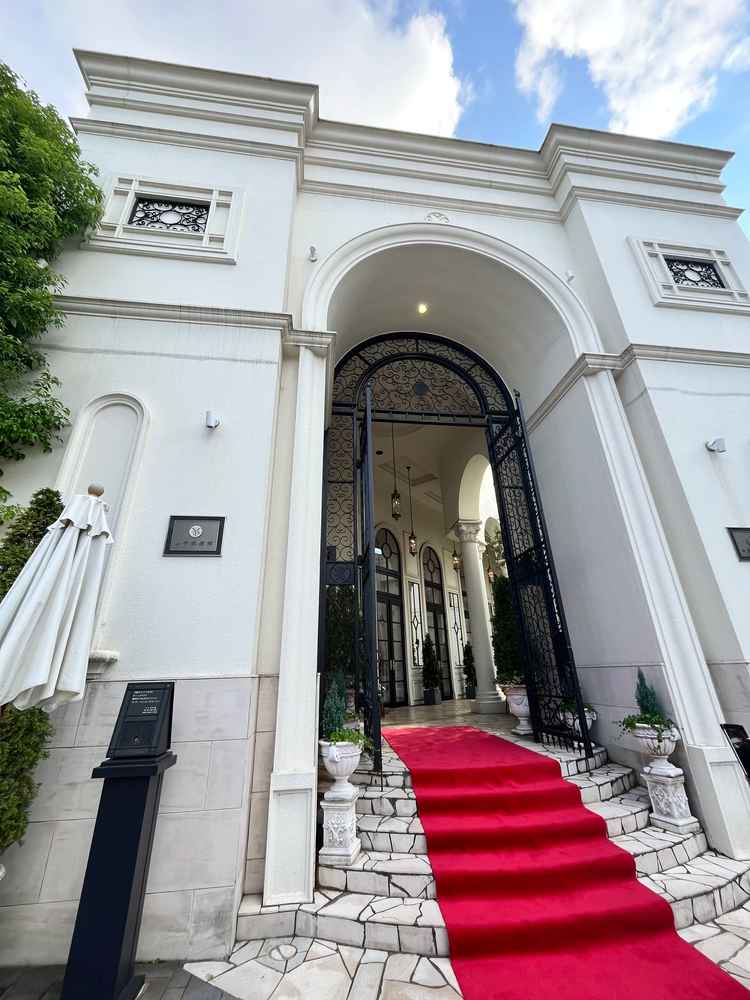 ここで写真が撮れるのは貸切ならではってことを知りました。雨の夜の写真も幻想的で素敵だなって思いました