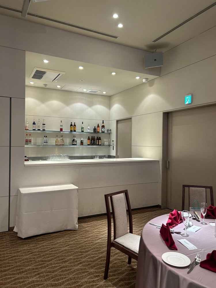 バーカウンターもしっかりしている