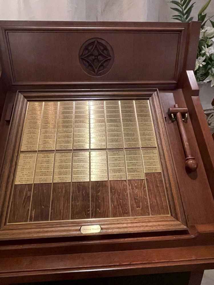 自分たちの挙式日と名前をプレートに残す演出があり、思い出の場所として訪れることができる