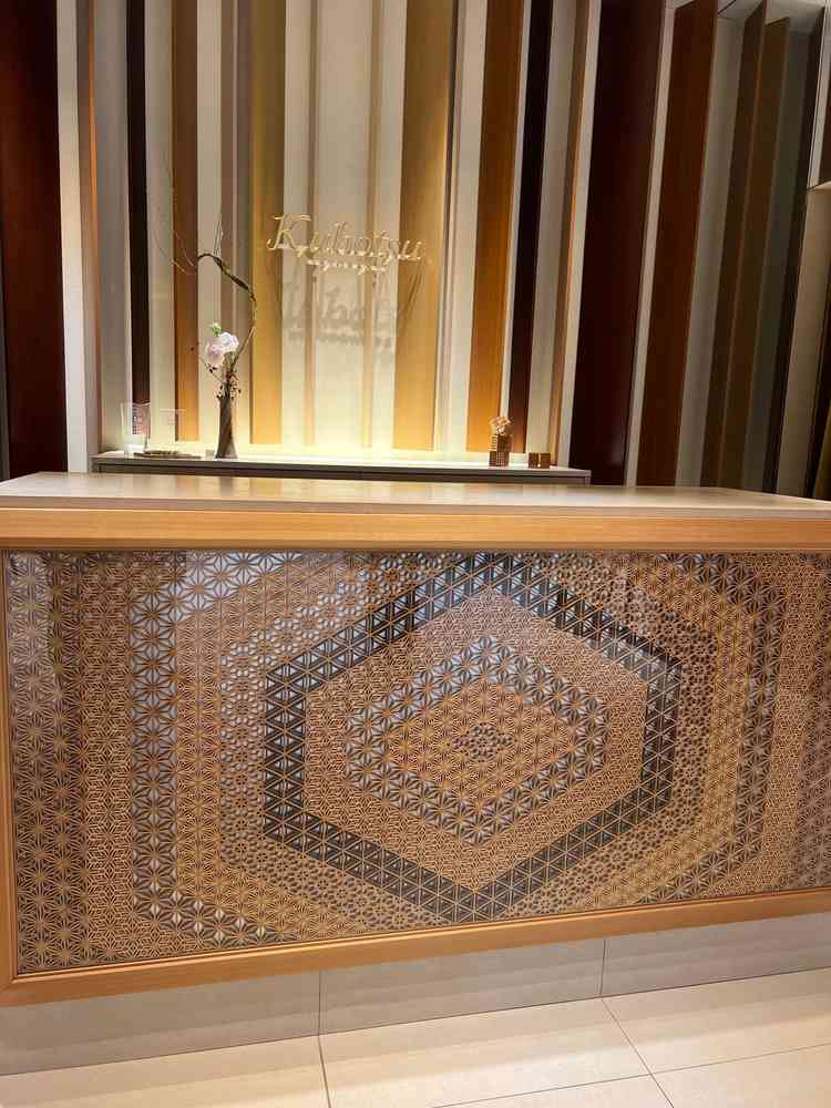 伝統文化を使用した受付スペースで写真スペースとしても良い雰囲気になりそうでした。