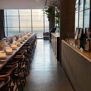 広い方の披露宴会場。ポートレート撮影もありました。