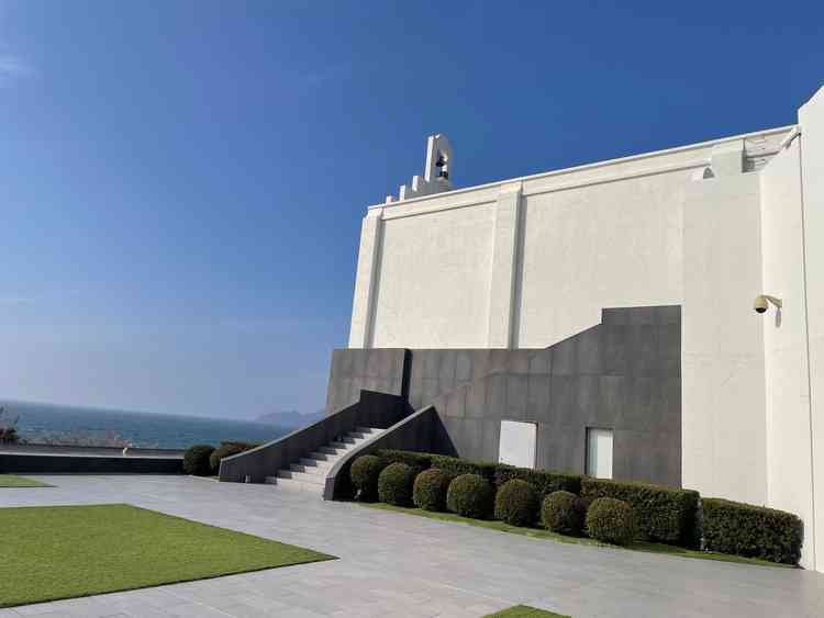 チャペルの外からガーデンに繋がっているとのことです