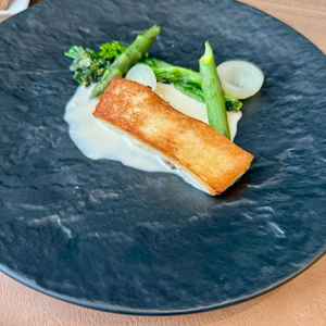 フェアの試食で食べた魚料理。魚がパリパリで食べ応えがある。