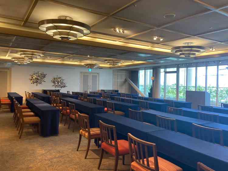 披露宴会場は二つありそのうちの小さい方です。落ち着いた雰囲気がありました。