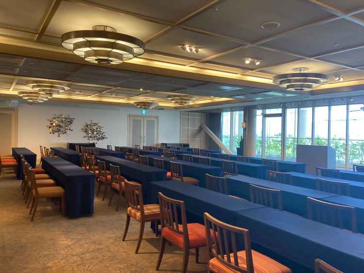 披露宴会場は二つありそのうちの小さい方です。落ち着いた雰囲気がありました。