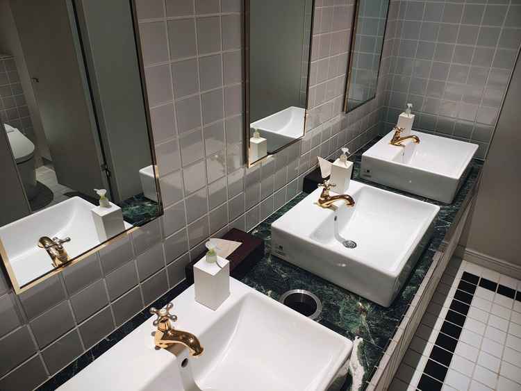 披露宴会場のフロアにある、オシャレなトイレ。