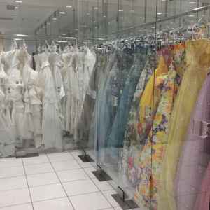 ドレス衣装は種類が多く、好みのドレスをこだわって探すことが出来そうだと思いました。