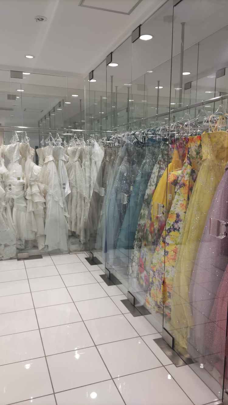 ドレス衣装は種類が多く、好みのドレスをこだわって探すことが出来そうだと思いました。