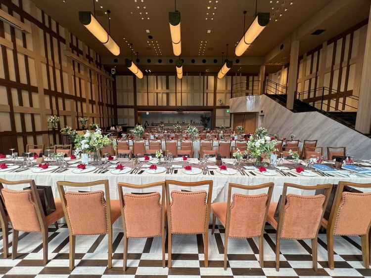 円卓じゃないレイアウトも対応可能。皆で楽しめそう。