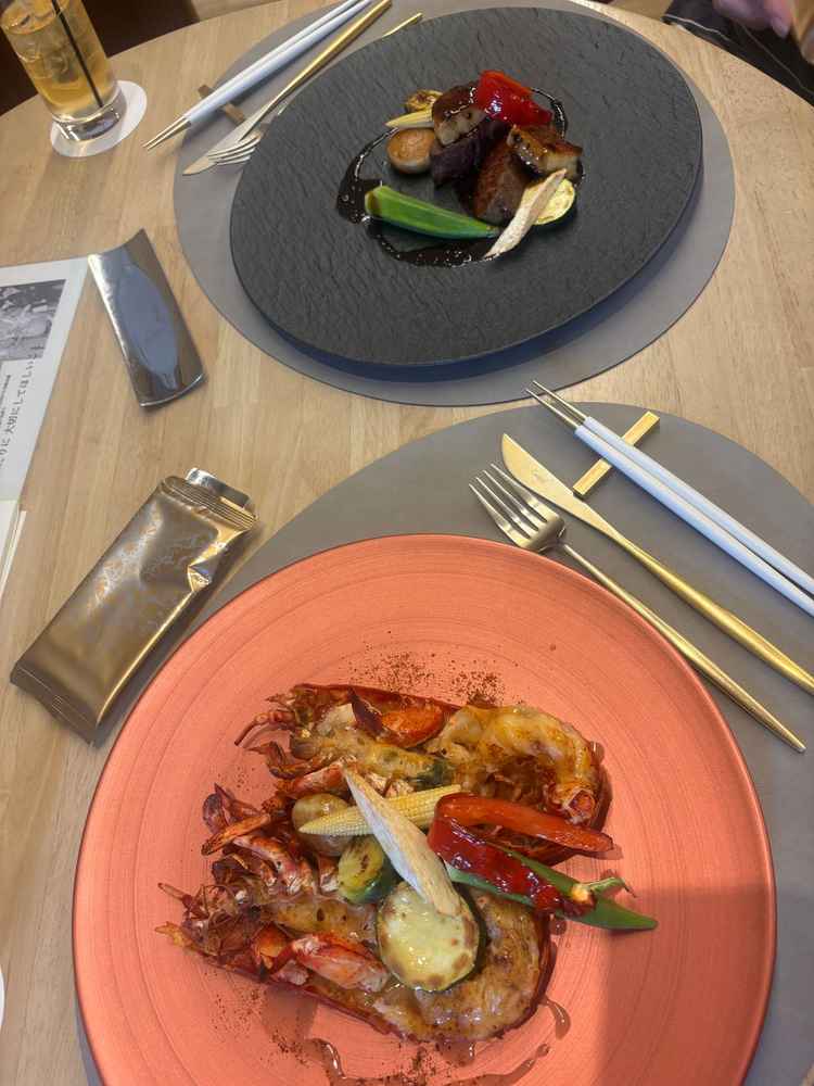 試食会の食事。シェフと内容を決めることができるためコースの幅が広がると感じました。目で見ても楽しめた