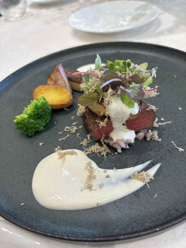 料理は出す直前まで温かいのでとても美味しい料理が食べられます。