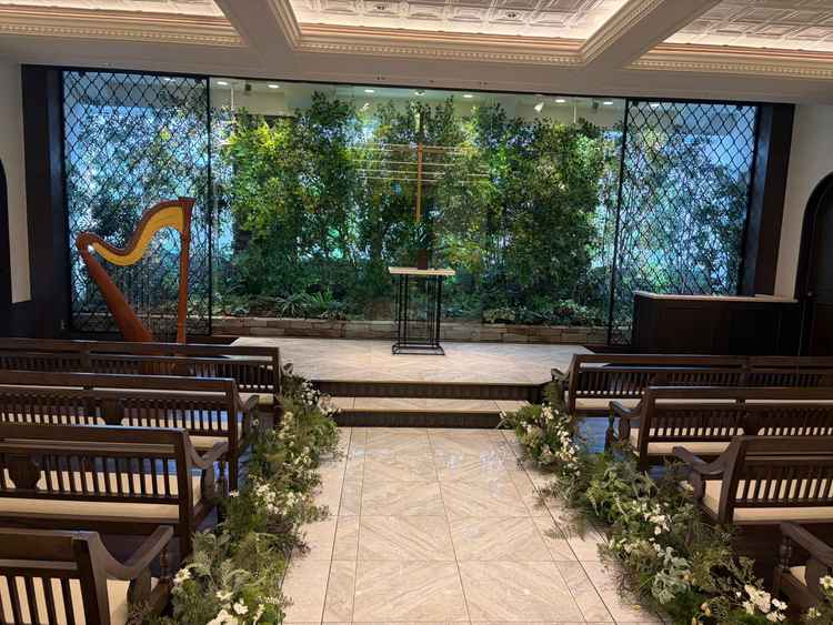 チャペルは天候に左右されることなく、また季節によって違う雰囲気を楽しめます