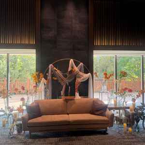 披露宴会場はカーテン開けるととても開放的で自然を感じられとても魅力的。