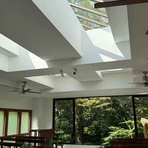 自然光が入ってきてとても素敵でした。空が見えないので、雨が降っても曇り空が写らずいいなと思いました。