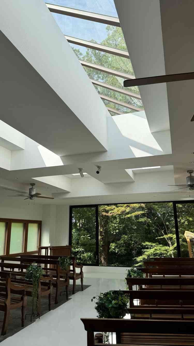 自然光が入ってきてとても素敵でした。空が見えないので、雨が降っても曇り空が写らずいいなと思いました。