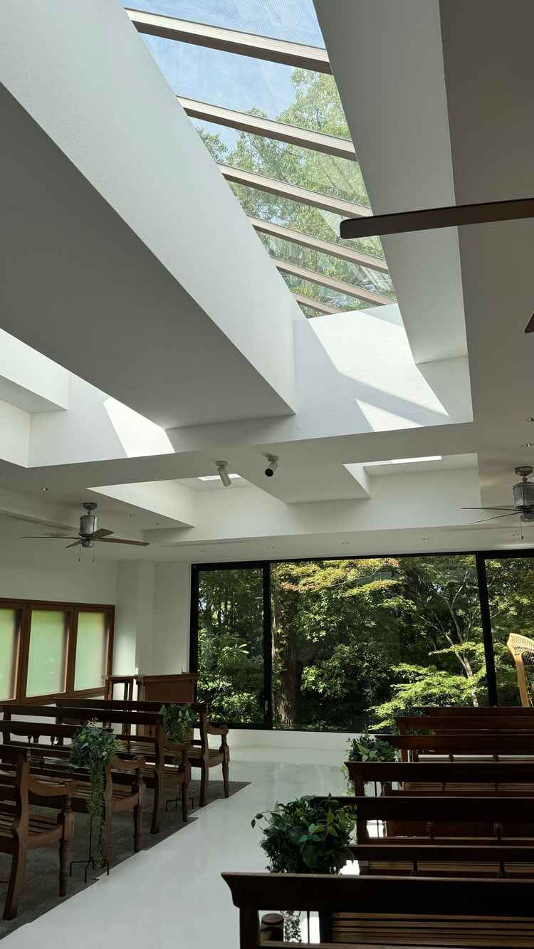 自然光が入ってきてとても素敵でした。空が見えないので、雨が降っても曇り空が写らずいいなと思いました。