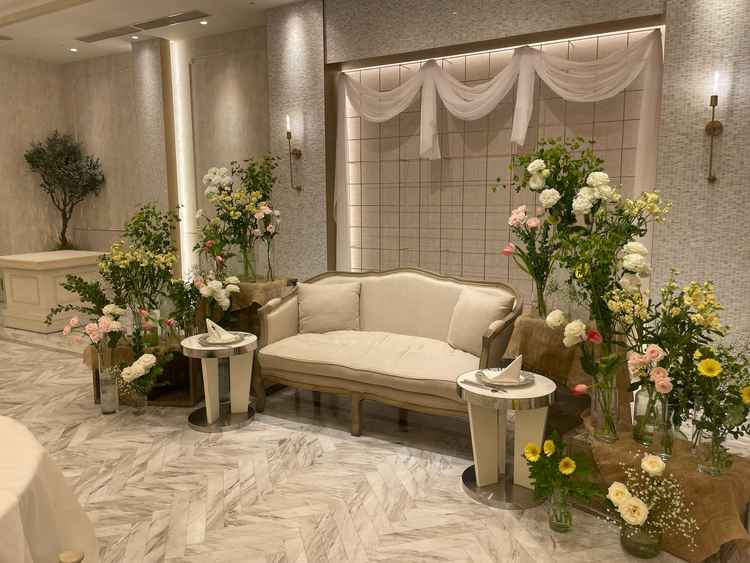 披露宴会場の高砂。テーブルを置くこともできる。