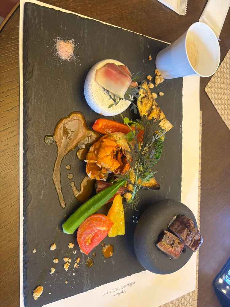 美味しい料理。プレートで提供してくれました。