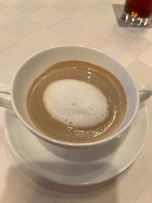試食のキノコのスープ。マイルドで美味。
