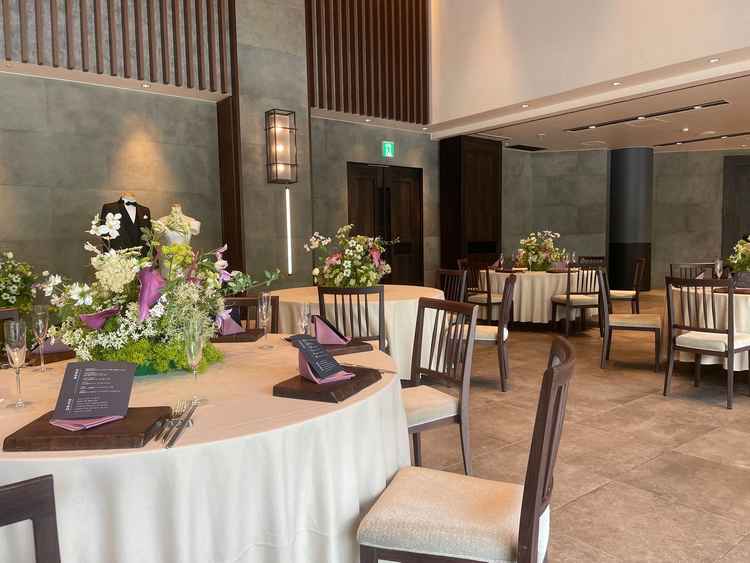 最初に見せていただいた披露宴会場 リアトゥーナの写真。広くておしゃれでよかった。