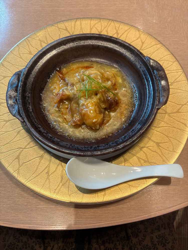 料理も美味しかったがお皿やカトラリーも使いやすかったしおしゃれだった。箸もあって食べやすかった。