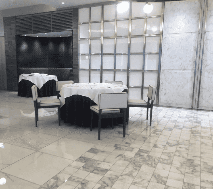 披露宴会場と入場口