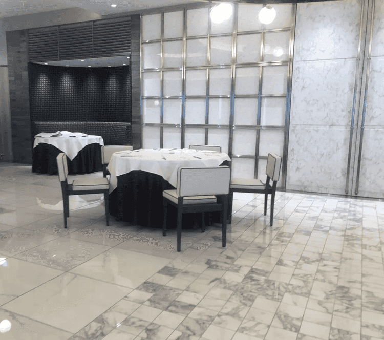 披露宴会場と入場口