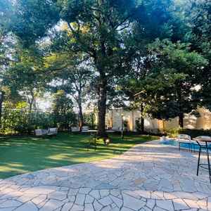 想像より広いガーデンが披露宴会場に併設されていました。