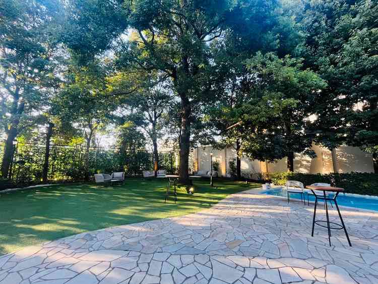 想像より広いガーデンが披露宴会場に併設されていました。