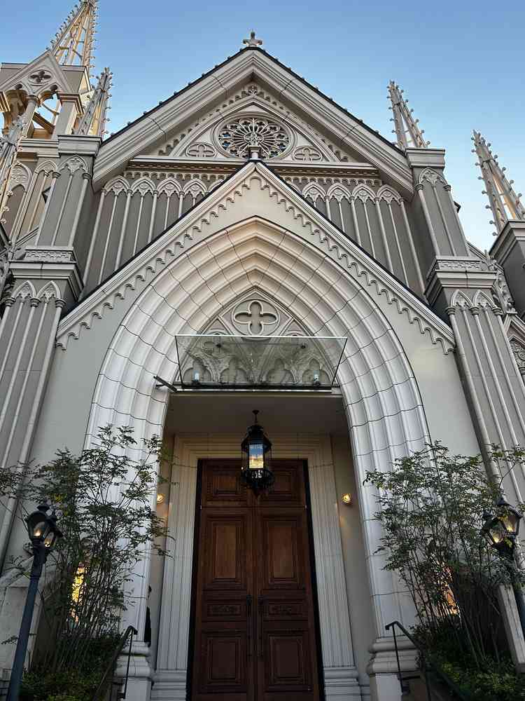 チャペルの外観もお城のようでとっても素敵でした