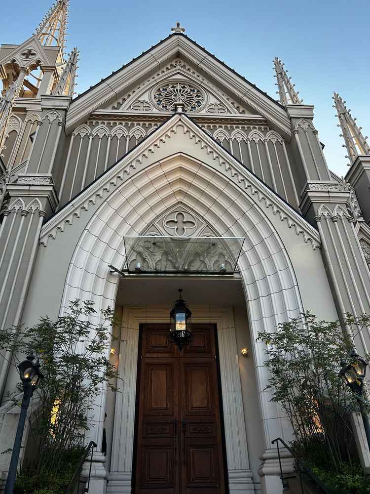 チャペルの外観もお城のようでとっても素敵でした