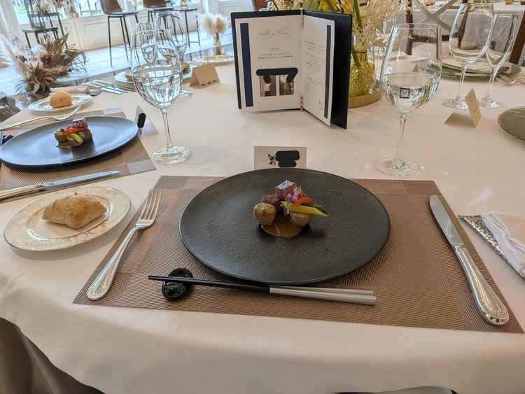 試食を頂きました。お肉料理もパンも美味しかったです。