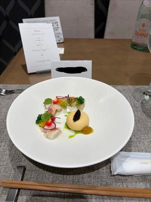 コースの前菜メニュー。フレンチ料理ですがお箸で食べれるため年配の方も食べやすいとの事です。