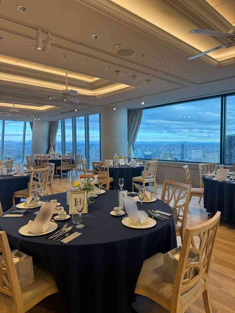 viewの披露宴会場。前も横もガラス張りで見晴らしがよく、会場に入った時にとても感動しました。