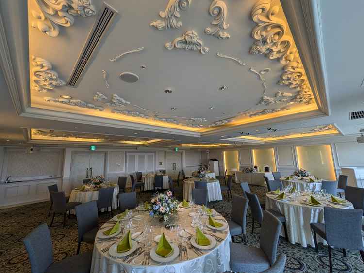 ゲストと近い距離感で接することができます。