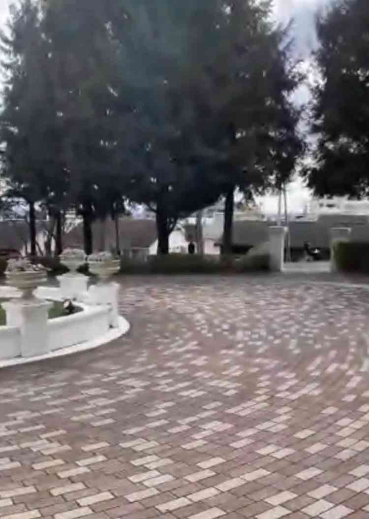 ロータリーも広々しており、車やタクシーの送迎がスムーズに思えます