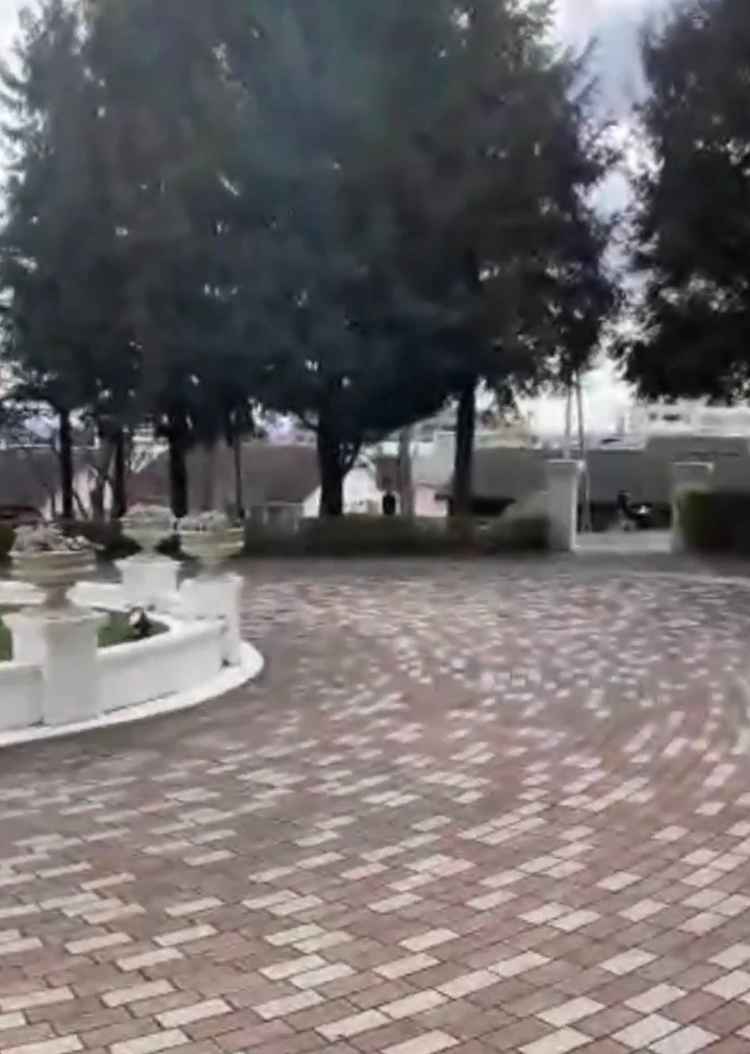 ロータリーも広々しており、車やタクシーの送迎がスムーズに思えます