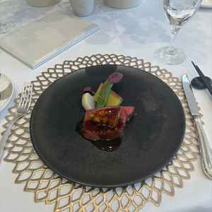 午前中のフェアに参加。試食のメイン料理。フォアグラが美味しかったです。