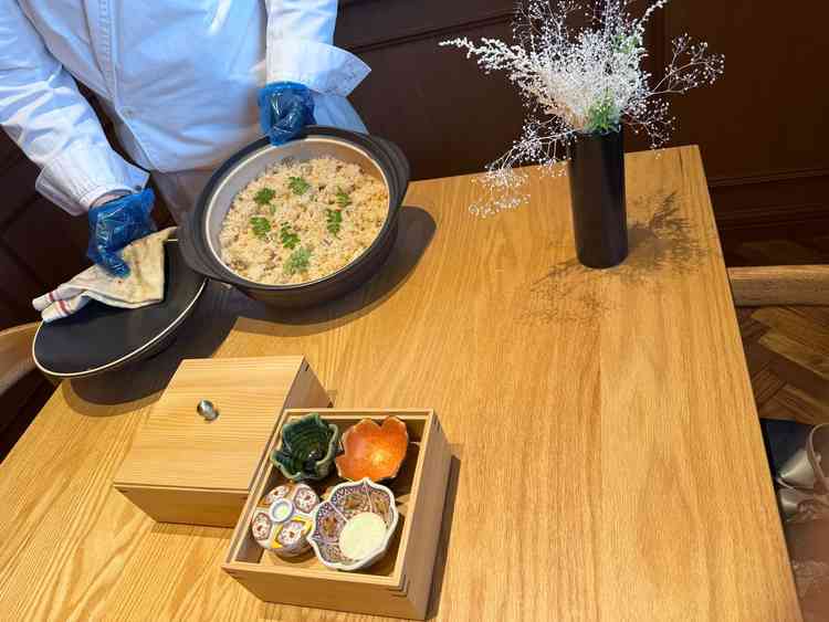 試食、土鍋炊き込みご飯