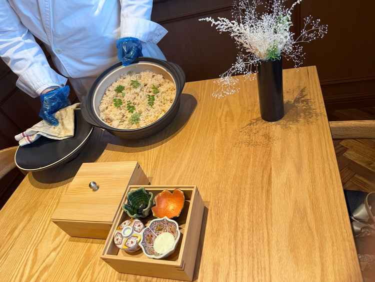 試食、土鍋炊き込みご飯